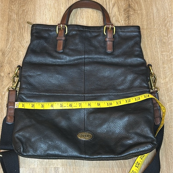 Fossil vintage black leather explorer shoulder bag with fold over top - Picture 3 of 10